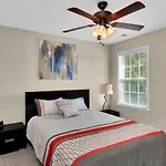 Spectacular Singe-Family Home With Pool & Amenities