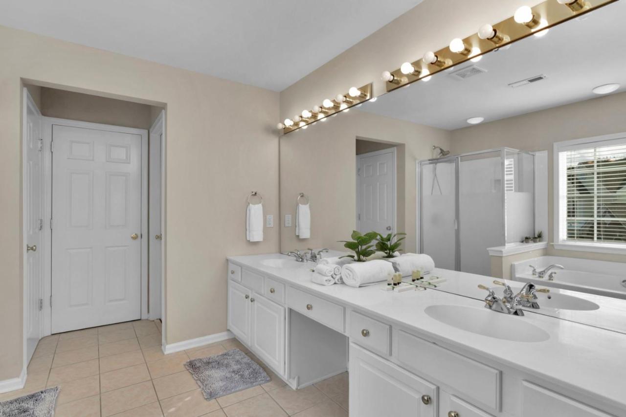 Spectacular Singe-family With Pool & Amenities *