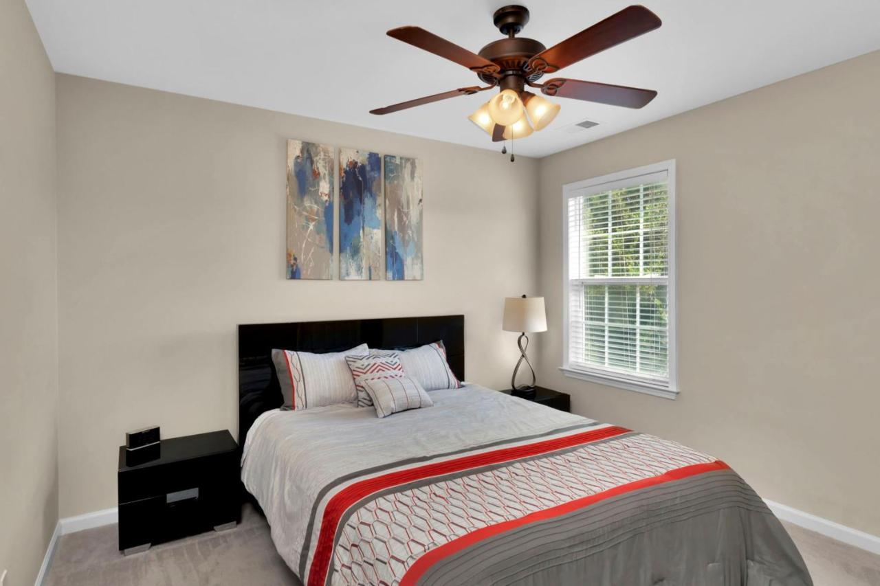 Spectacular Singe-family With Pool & Amenities Holiday home Charlotte